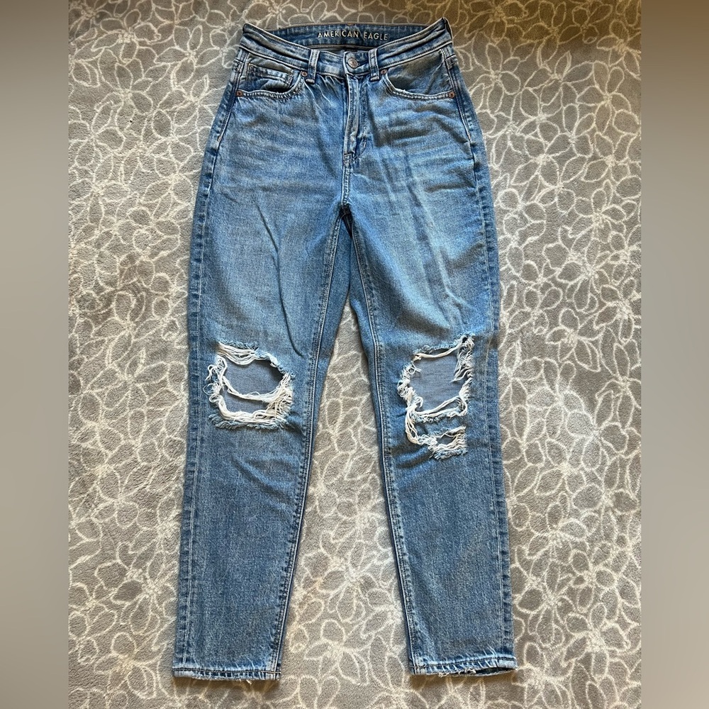 Distressed American Eagle mom jeans